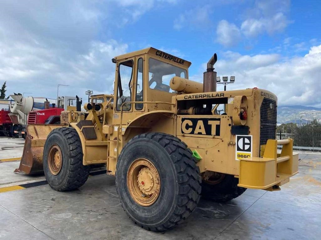 CAT 966 C - Gumikerekes homlokrakodó: 3 kép. CAT 966 C - Gumikerekes homlokrakodó: 3 kép.