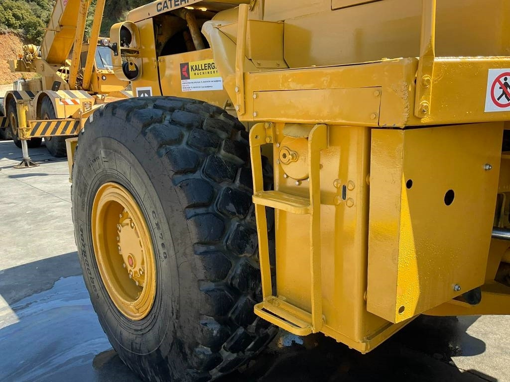 CAT 966C - Gumikerekes homlokrakodó: 5 kép. CAT 966C - Gumikerekes homlokrakodó: 5 kép.