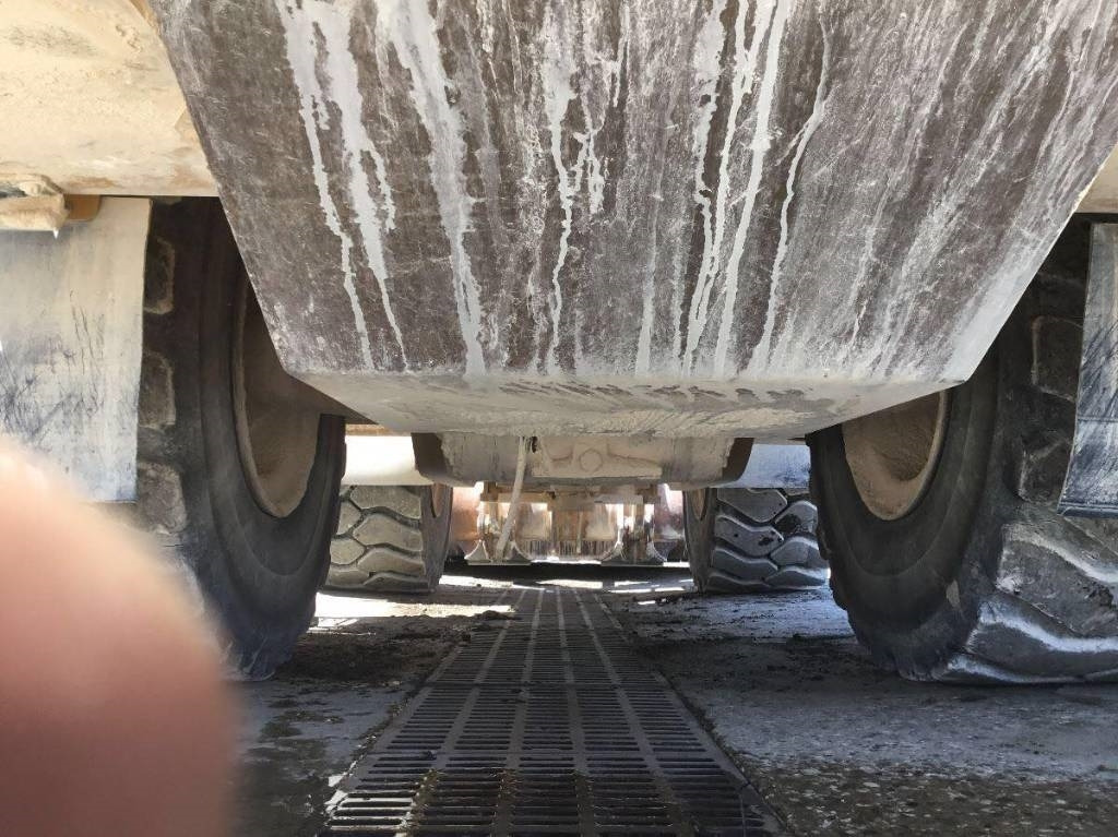 Gumikerekes homlokrakodó CAT 972 K: 7 kép. Gumikerekes homlokrakodó CAT 972 K: 7 kép.