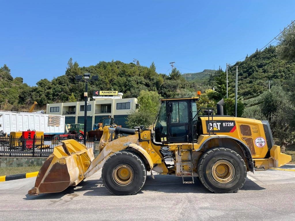 CAT 972M II - Gumikerekes homlokrakodó: 2 kép. CAT 972M II - Gumikerekes homlokrakodó: 2 kép.