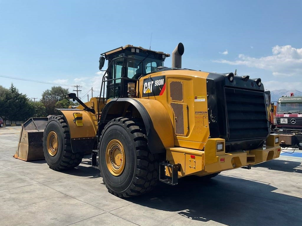 CAT 980M  - Gumikerekes homlokrakodó: 3 kép. CAT 980M  - Gumikerekes homlokrakodó: 3 kép.