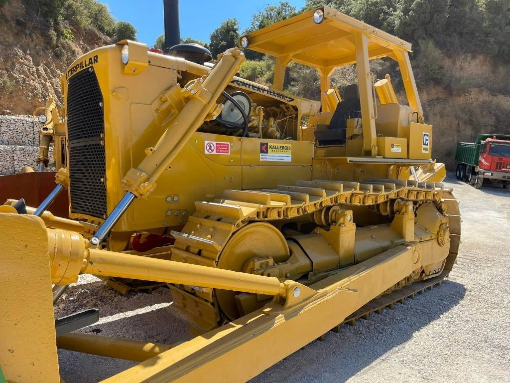 CAT D 9 G - Buldózer: 4 kép. CAT D 9 G - Buldózer: 4 kép.