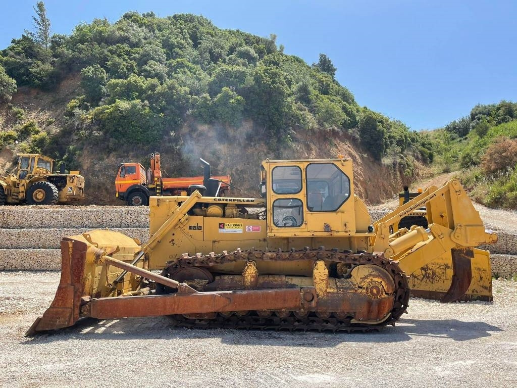 CAT D 9 G - Buldózer: 4 kép. CAT D 9 G - Buldózer: 4 kép.