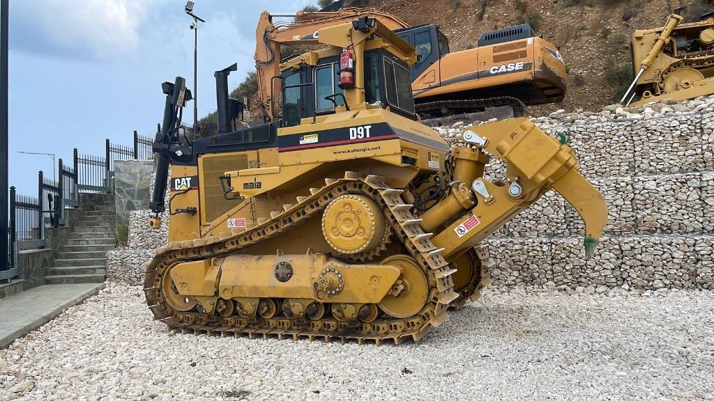 Buldózer CAT D 9 N: 9 kép.