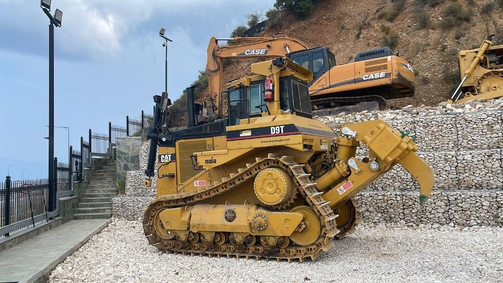 Buldózer CAT D 9 N: 10 kép.