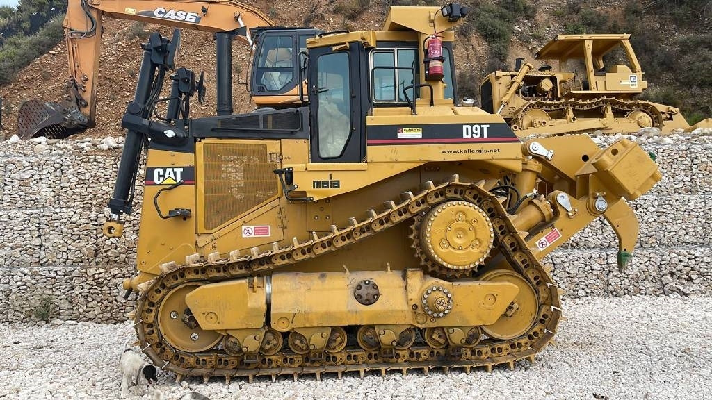 Buldózer CAT D 9 N: 13 kép.