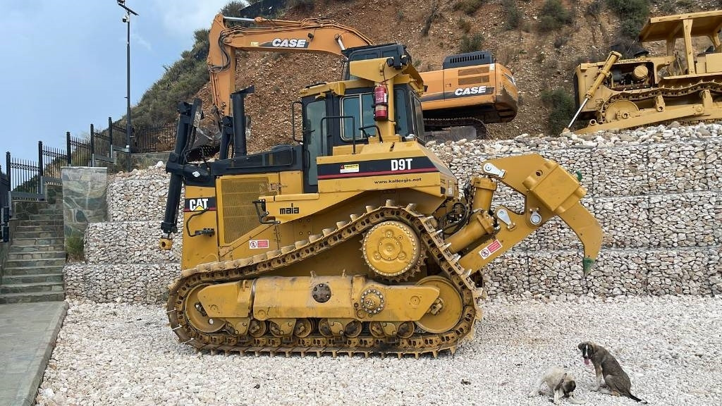 Buldózer CAT D 9 N: 17 kép.