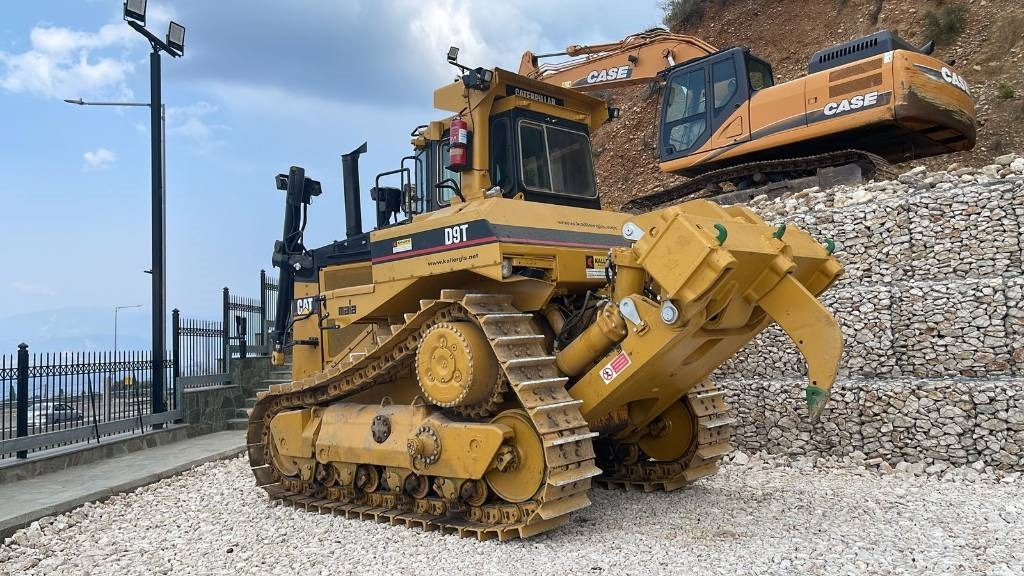 CAT D 9 N - Buldózer: 1 kép. CAT D 9 N - Buldózer: 1 kép.