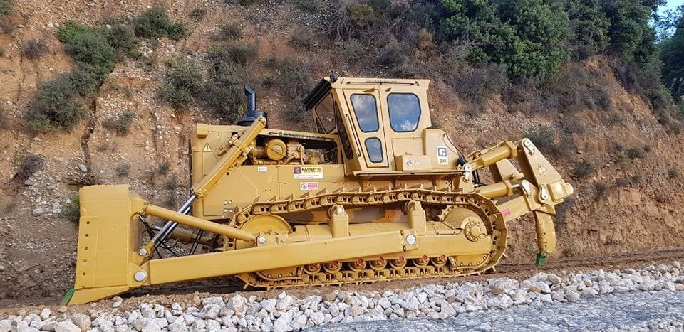CAT D9G - Buldózer: 2 kép. CAT D9G - Buldózer: 2 kép.