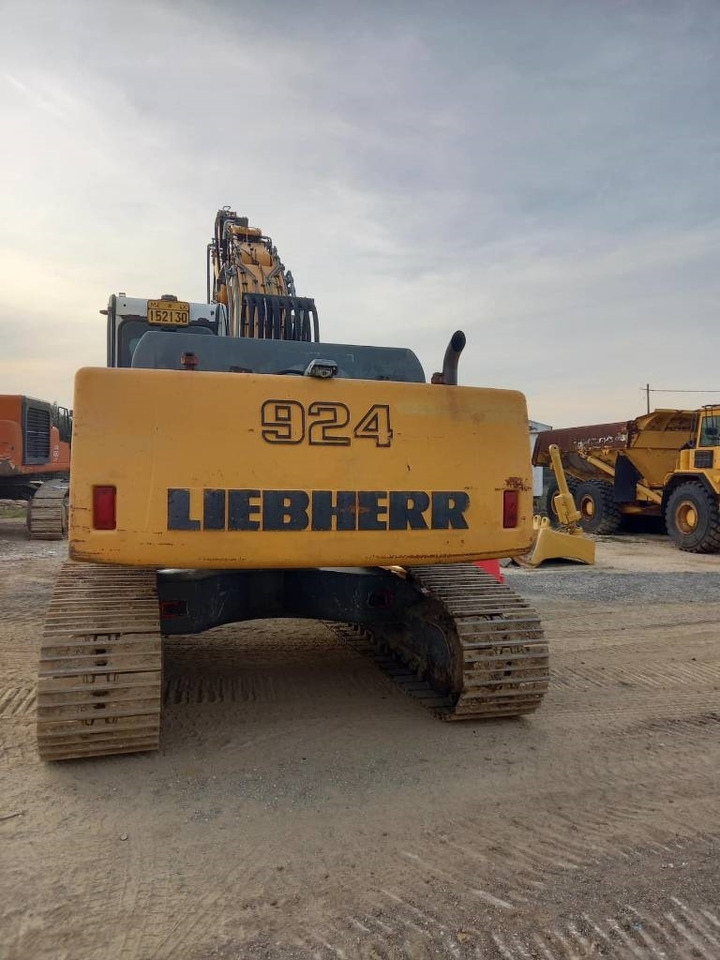 Liebherr R 924 B HD S L LITROIC - Lánctalpas kotró: 2 kép. Liebherr R 924 B HD S L LITROIC - Lánctalpas kotró: 2 kép.