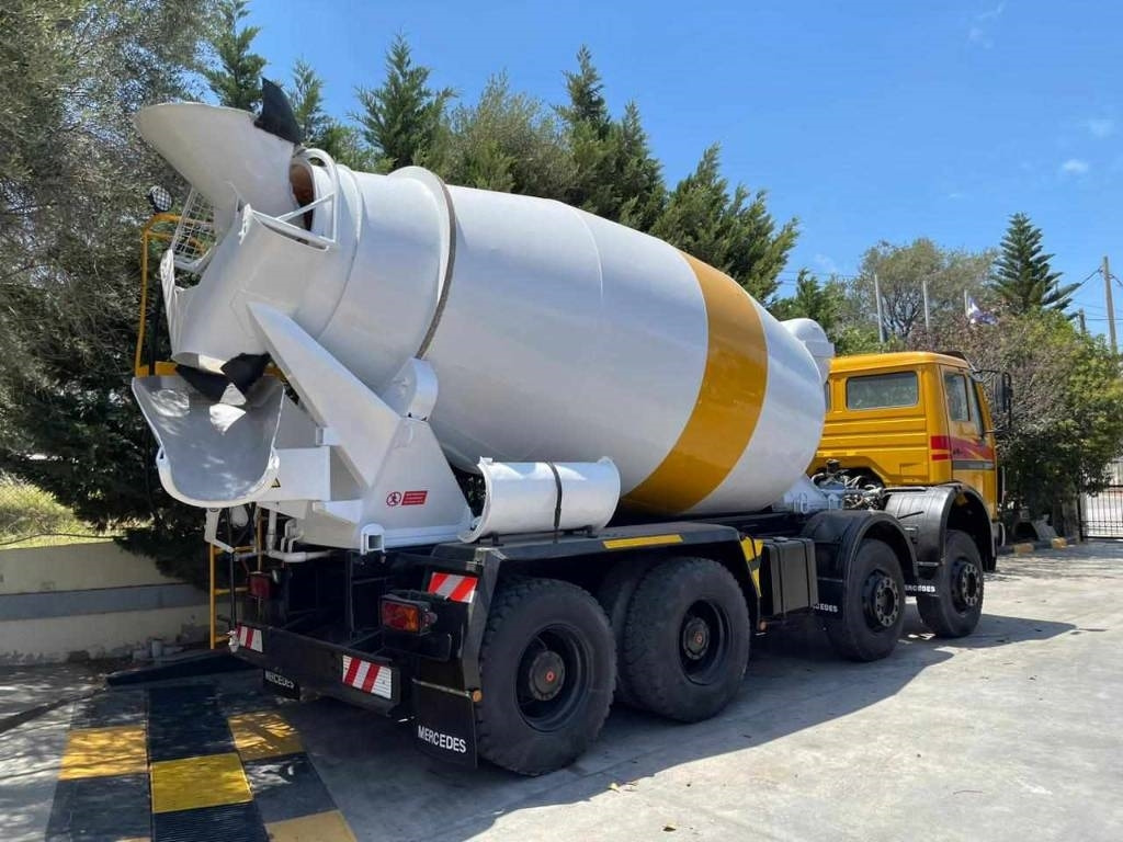 Mercedes-Benz 3229 V8 8X4 - Betonmixer: 2 kép. Mercedes-Benz 3229 V8 8X4 - Betonmixer: 2 kép.