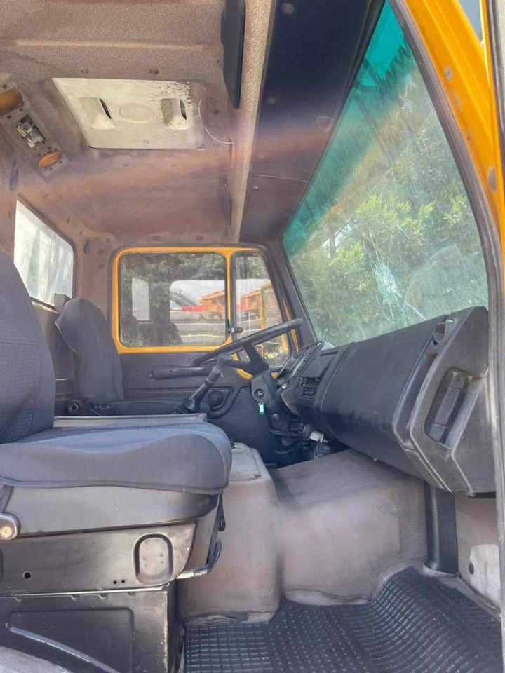 Mercedes-Benz 3229 V8 8X4 - Betonmixer: 4 kép. Mercedes-Benz 3229 V8 8X4 - Betonmixer: 4 kép.
