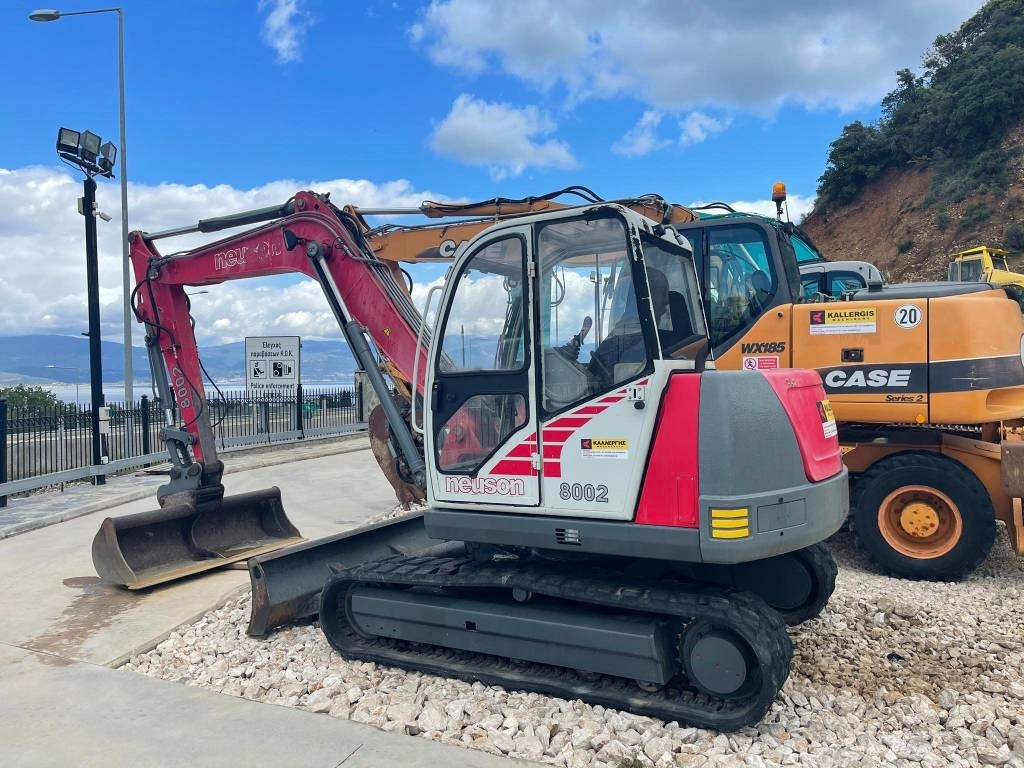 Neuson 8002 RDU - Lánctalpas kotró: 4 kép. Neuson 8002 RDU - Lánctalpas kotró: 4 kép.