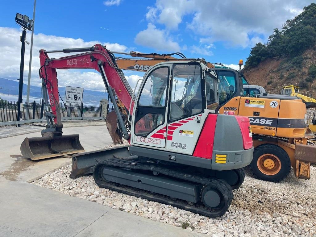 Neuson 8002 RDU - Lánctalpas kotró: 3 kép. Neuson 8002 RDU - Lánctalpas kotró: 3 kép.
