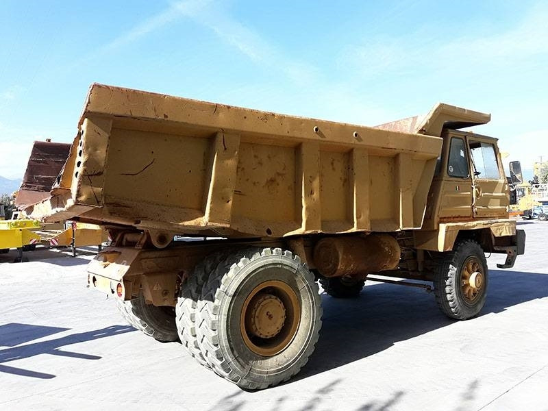 Perlini 25T - Bánya teherautó: 4 kép. Perlini 25T - Bánya teherautó: 4 kép.