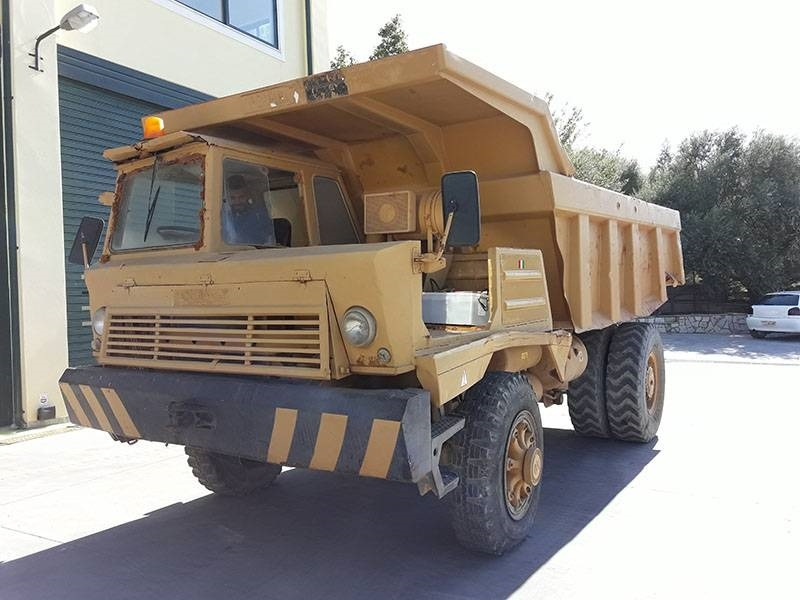 Perlini 25T - Bánya teherautó: 2 kép. Perlini 25T - Bánya teherautó: 2 kép.
