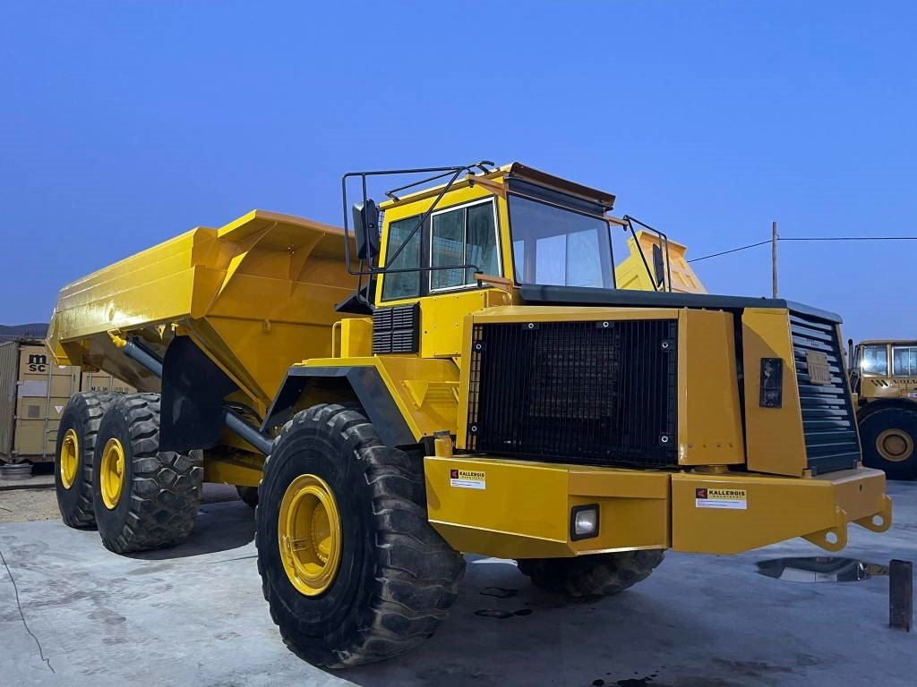 Volvo A40C - Csuklós dömper: 2 kép. Volvo A40C - Csuklós dömper: 2 kép.