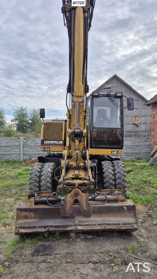 2000 CAT M312 - Gumikerekes kotró: 3 kép. 2000 CAT M312 - Gumikerekes kotró: 3 kép.