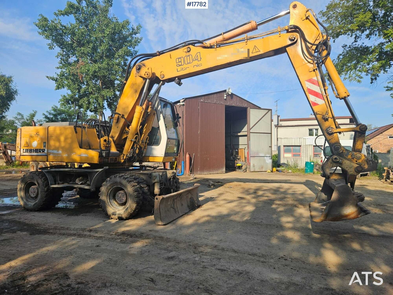 2002 Liebherr A 904 - Gumikerekes kotró: 4 kép. 2002 Liebherr A 904 - Gumikerekes kotró: 4 kép.
