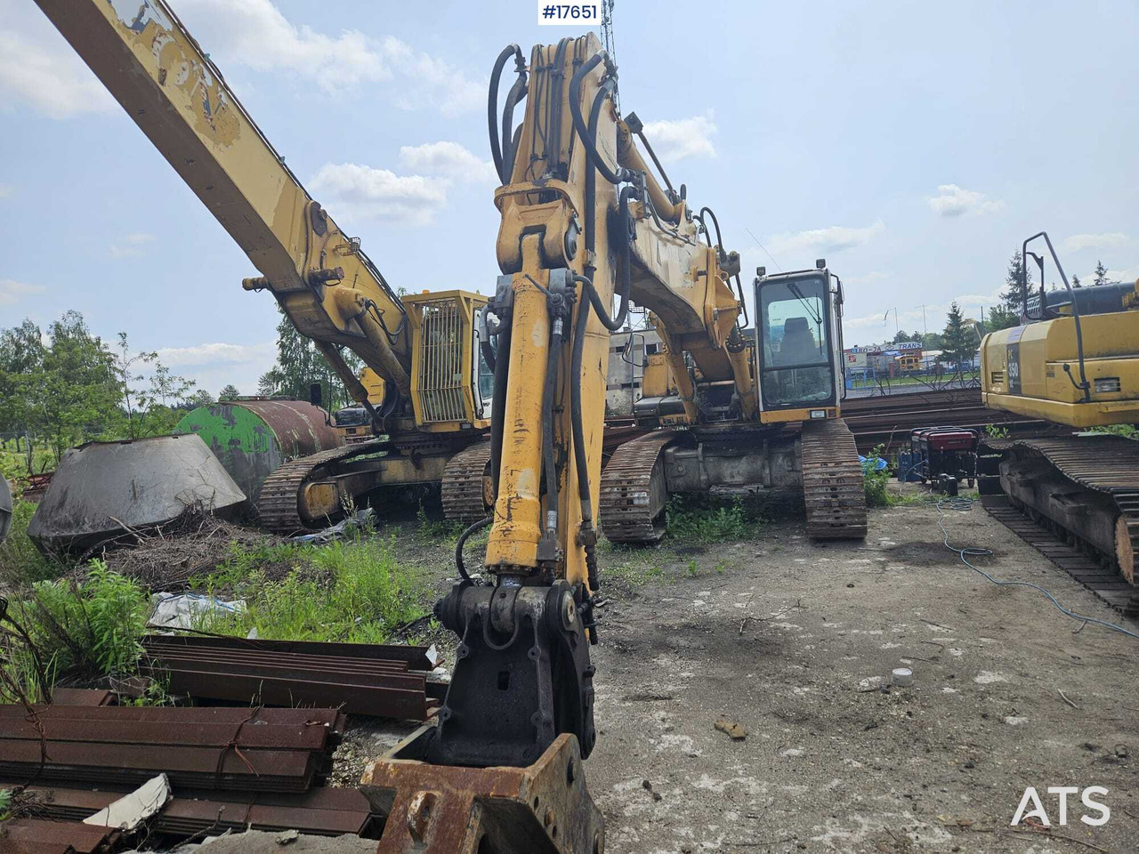2003 Liebherr R934B - Lánctalpas kotró: 2 kép. 2003 Liebherr R934B - Lánctalpas kotró: 2 kép.