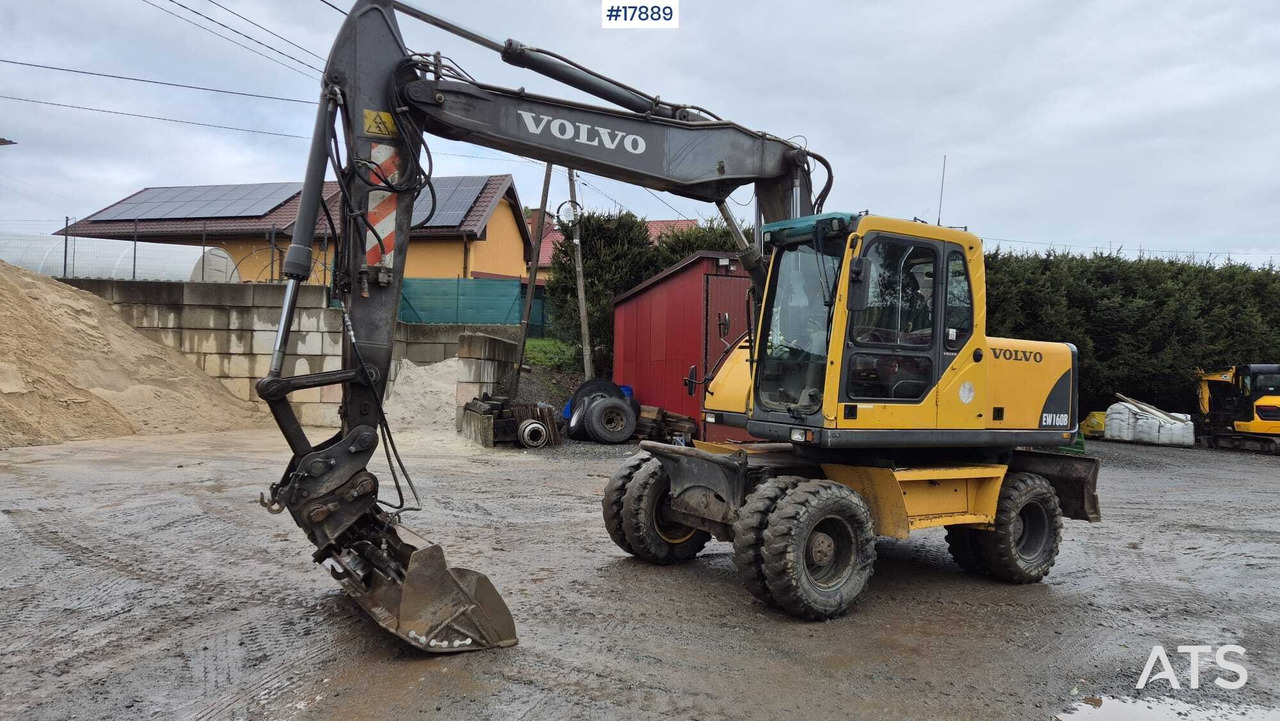 2004 Volvo EW160B - Gumikerekes kotró: 4 kép. 2004 Volvo EW160B - Gumikerekes kotró: 4 kép.