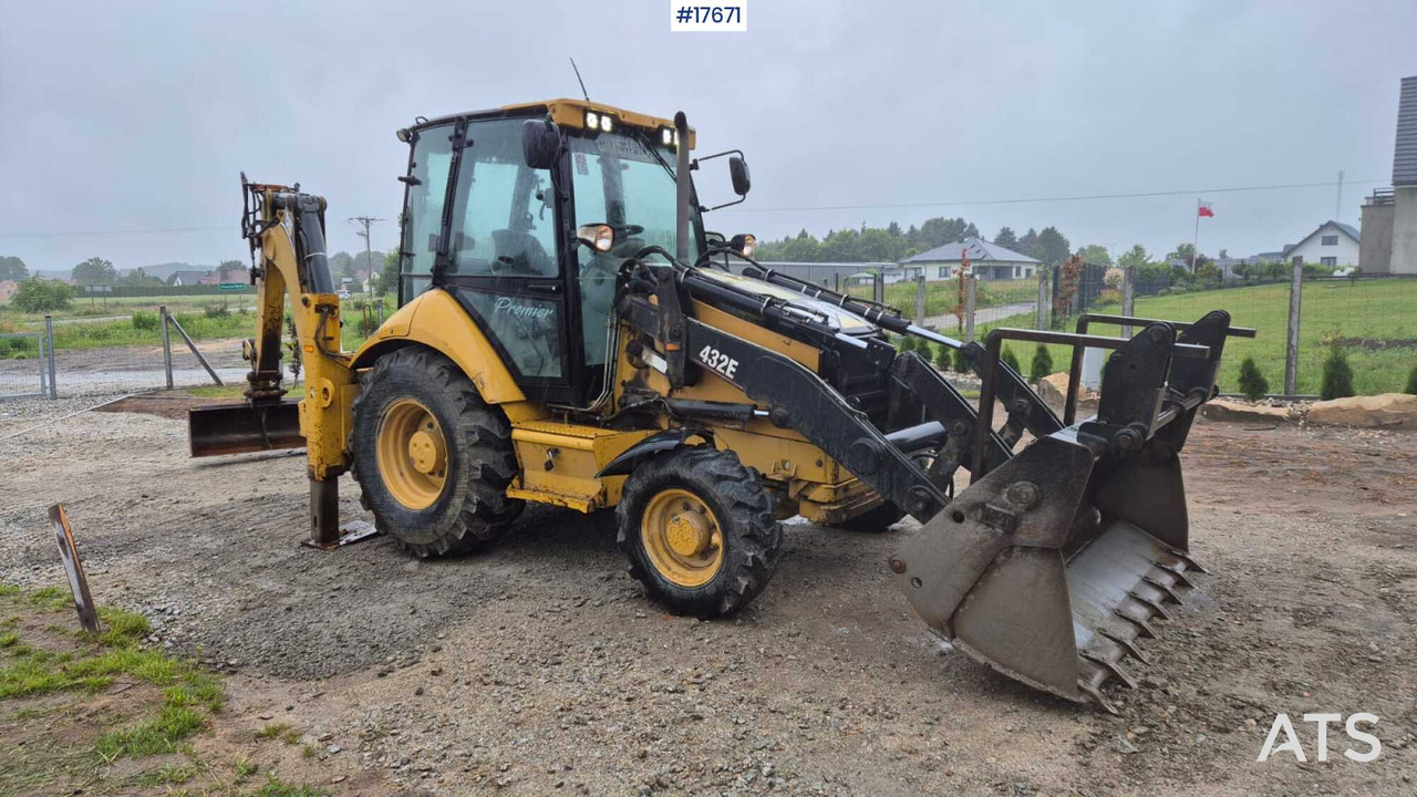 2007 CAT 432E - Kotrórakodó: 2 kép. 2007 CAT 432E - Kotrórakodó: 2 kép.