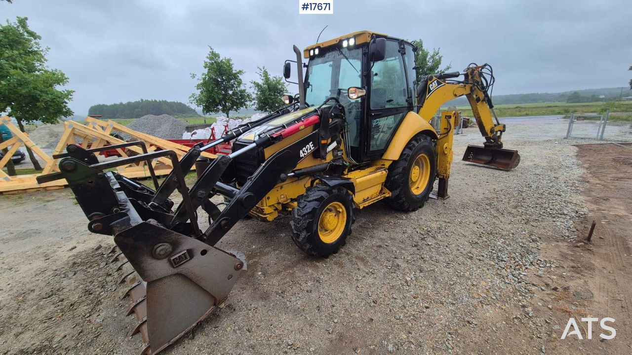 2007 CAT 432E - Kotrórakodó: 3 kép. 2007 CAT 432E - Kotrórakodó: 3 kép.
