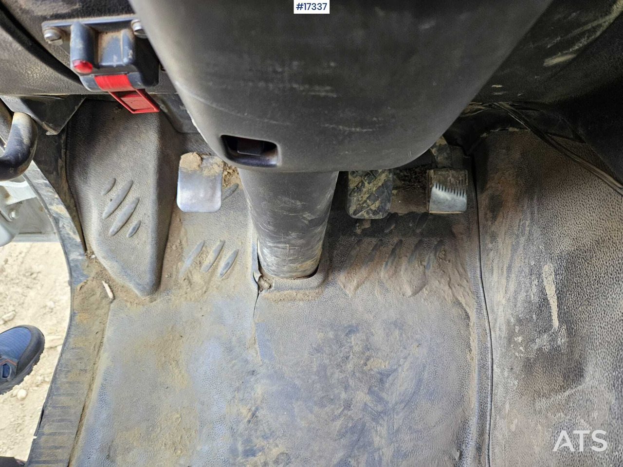 Billenőplatós teherautó 2007 Renault  Kerax 8x4: 11 kép.