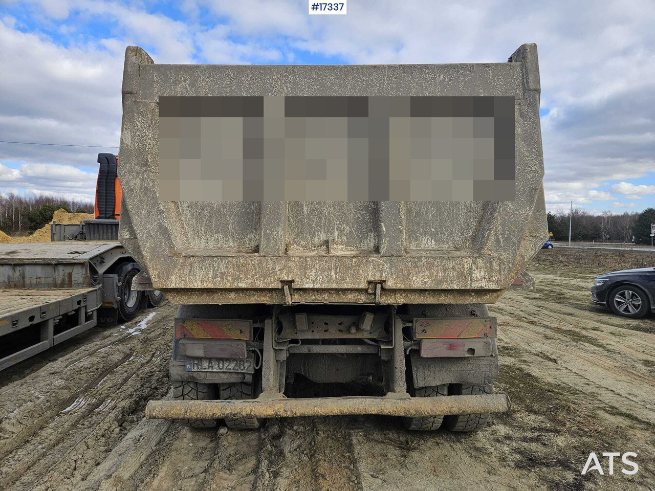 Billenőplatós teherautó 2007 Renault  Kerax 8x4: 7 kép.