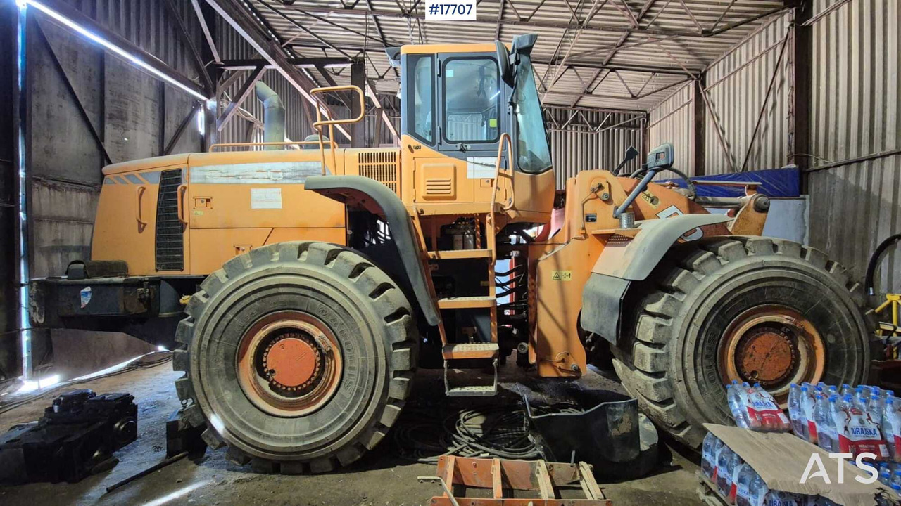 2008 Doosan DL500 (object to repair) - Gumikerekes homlokrakodó: 2 kép. 2008 Doosan DL500 (object to repair) - Gumikerekes homlokrakodó: 2 kép.
