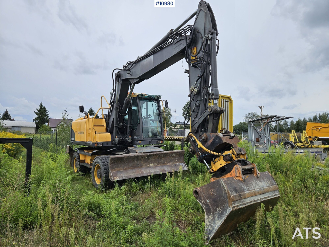2010 Volvo EW160C z rototilt i łyżką w zestawie - Gumikerekes kotró: 1 kép. 2010 Volvo EW160C z rototilt i łyżką w zestawie - Gumikerekes kotró: 1 kép.