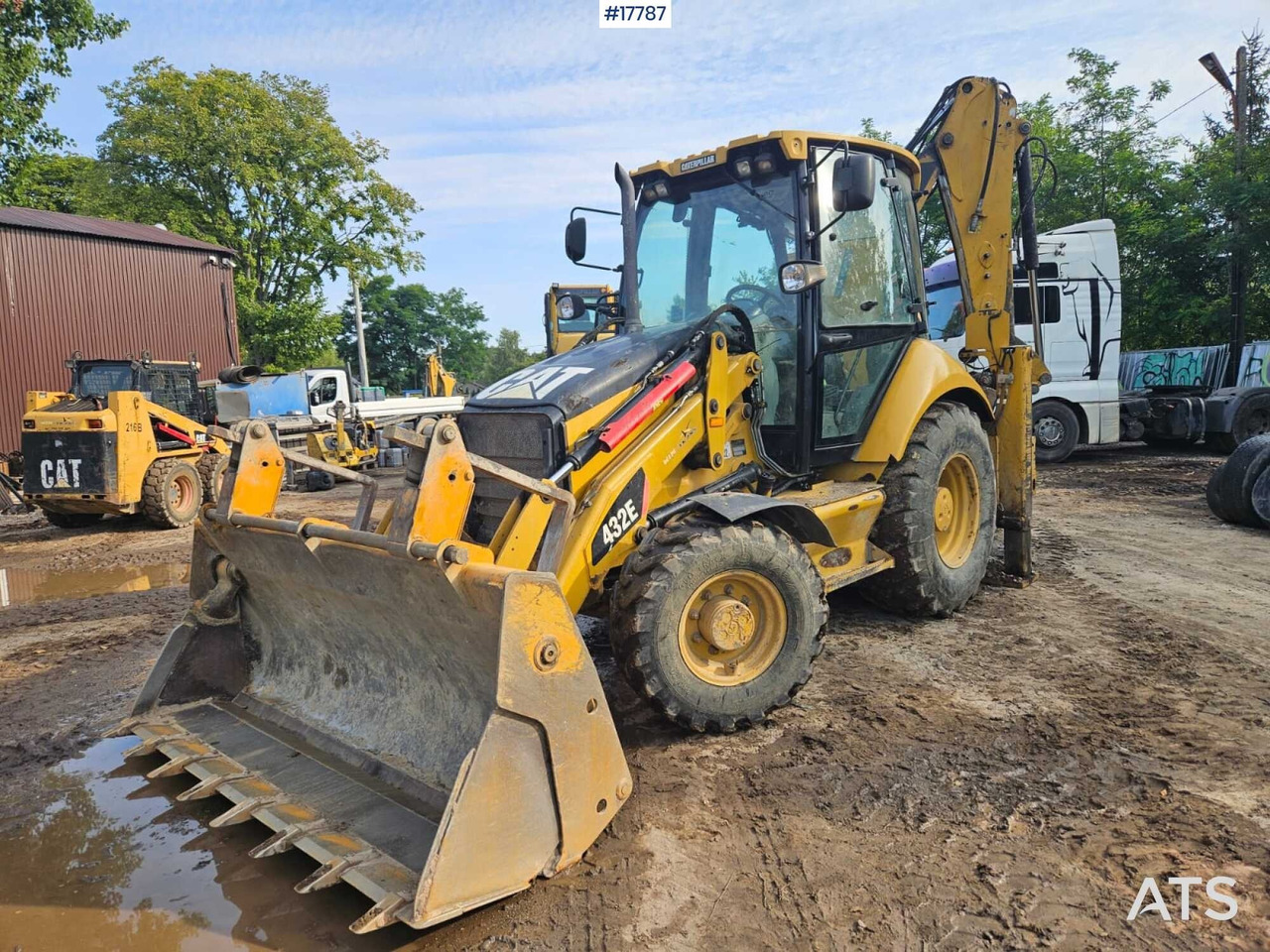2011 CAT 432E - Kotrórakodó: 2 kép. 2011 CAT 432E - Kotrórakodó: 2 kép.