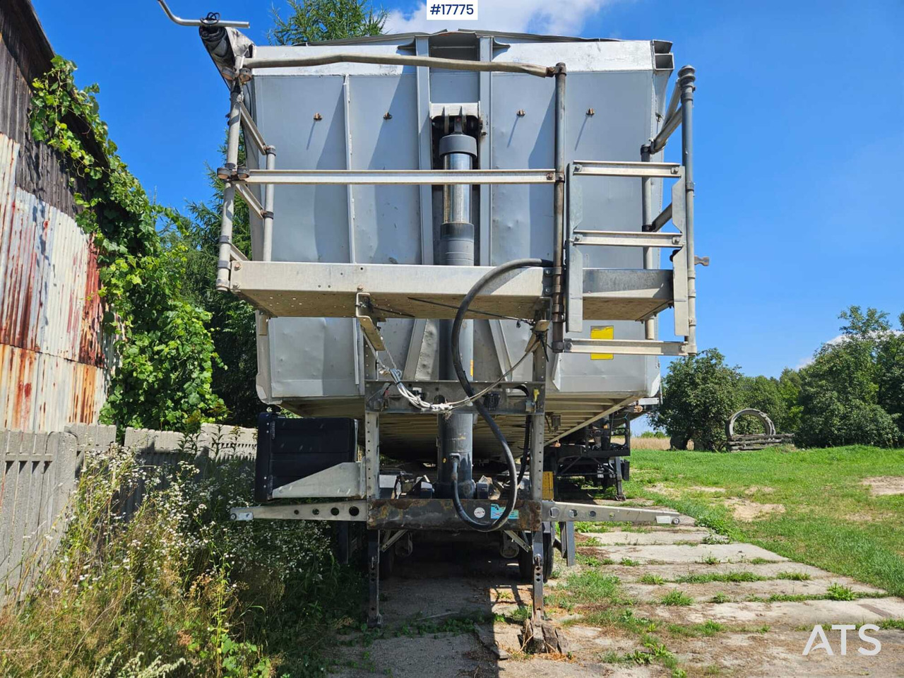 2013 Schmitz SKI 24 - Félpótkocsi billenőplatós: 4 kép. 2013 Schmitz SKI 24 - Félpótkocsi billenőplatós: 4 kép.