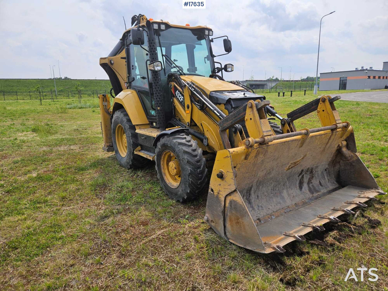 2016 Caterpillar 432F - Kotrórakodó: 2 kép. 2016 Caterpillar 432F - Kotrórakodó: 2 kép.