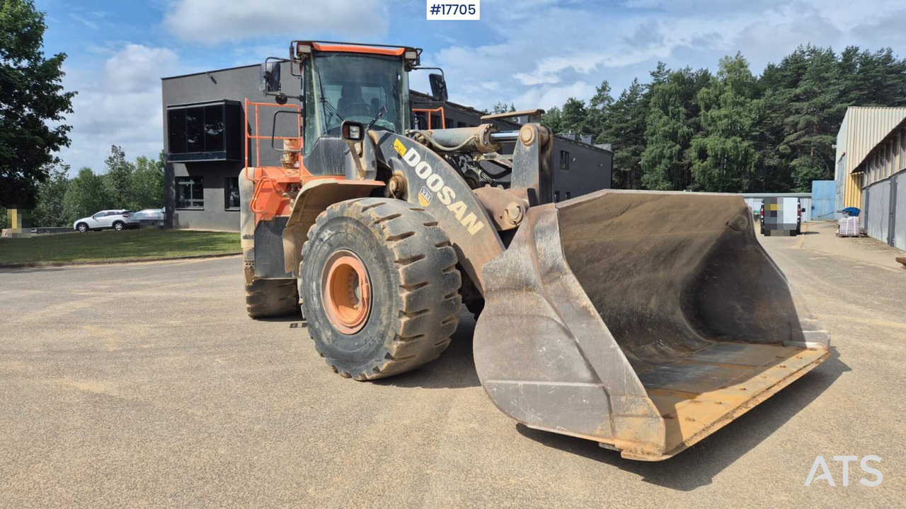 2019 Doosan DL550-5 - Gumikerekes homlokrakodó: 3 kép. 2019 Doosan DL550-5 - Gumikerekes homlokrakodó: 3 kép.
