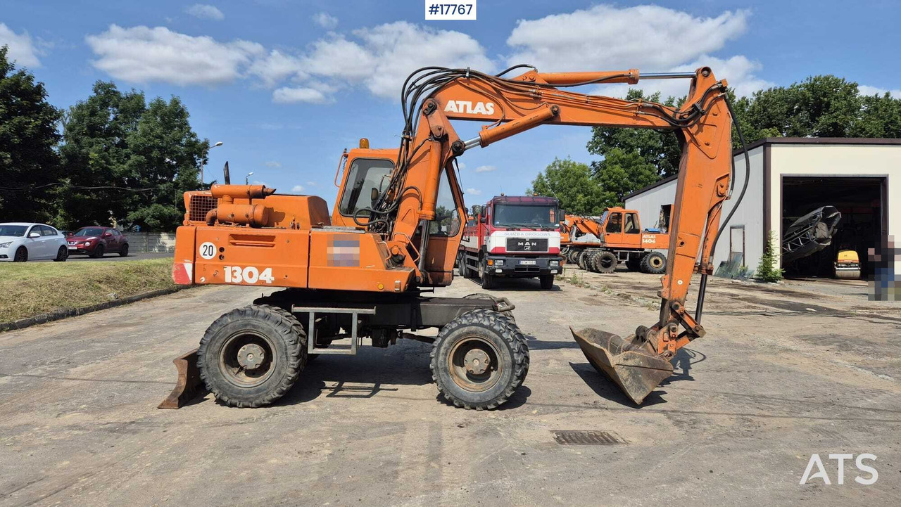ATLAS 1304 wheeled excavator (1993) - Gumikerekes kotró: 4 kép. ATLAS 1304 wheeled excavator (1993) - Gumikerekes kotró: 4 kép.