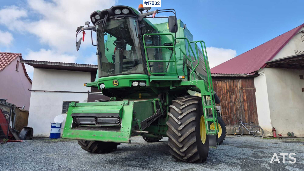 Combine harvester JOHN DEERE 1470 (2010) - Kombájn: 2 kép. Combine harvester JOHN DEERE 1470 (2010) - Kombájn: 2 kép.