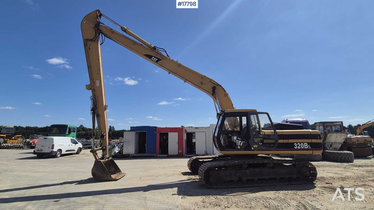 Crawler excavator JCB JS 220 LONG 16m (1997) - Lánctalpas kotró: 4 kép. Crawler excavator JCB JS 220 LONG 16m (1997) - Lánctalpas kotró: 4 kép.