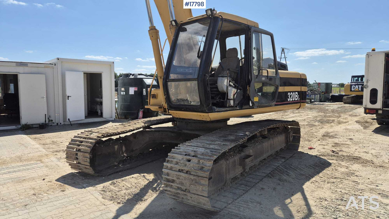 Lánctalpas kotró Crawler excavator JCB JS 220 LONG 16m (1997): 16 kép. Lánctalpas kotró Crawler excavator JCB JS 220 LONG 16m (1997): 16 kép.