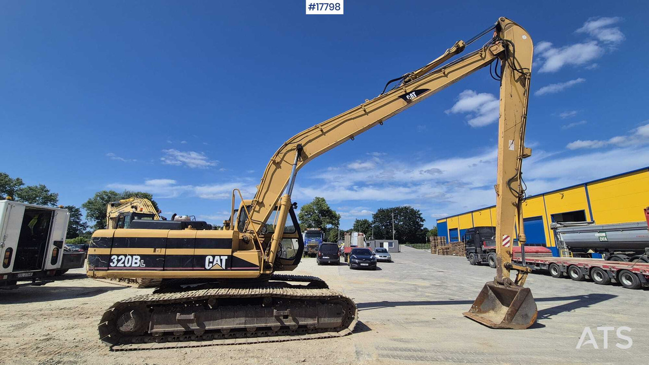 Crawler excavator JCB JS 220 LONG 16m (1997) - Lánctalpas kotró: 1 kép. Crawler excavator JCB JS 220 LONG 16m (1997) - Lánctalpas kotró: 1 kép.