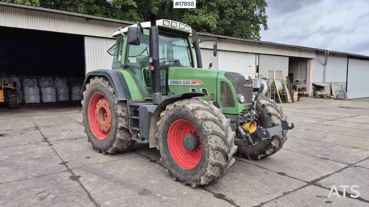 FENDT 820 VARIO TMS agricultural tractor (2011) - Traktor: 1 kép. FENDT 820 VARIO TMS agricultural tractor (2011) - Traktor: 1 kép.