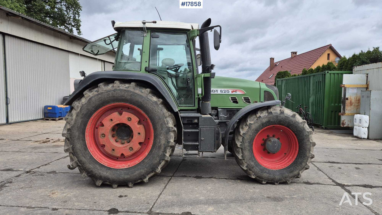 FENDT 820 VARIO TMS agricultural tractor (2011) - Traktor: 5 kép. FENDT 820 VARIO TMS agricultural tractor (2011) - Traktor: 5 kép.
