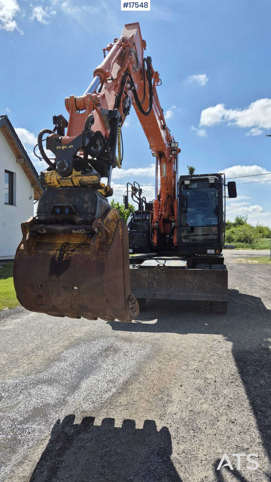 HITACHI ZX140W-6 Wheel Excavator (2019) - Gumikerekes kotró: 2 kép. HITACHI ZX140W-6 Wheel Excavator (2019) - Gumikerekes kotró: 2 kép.