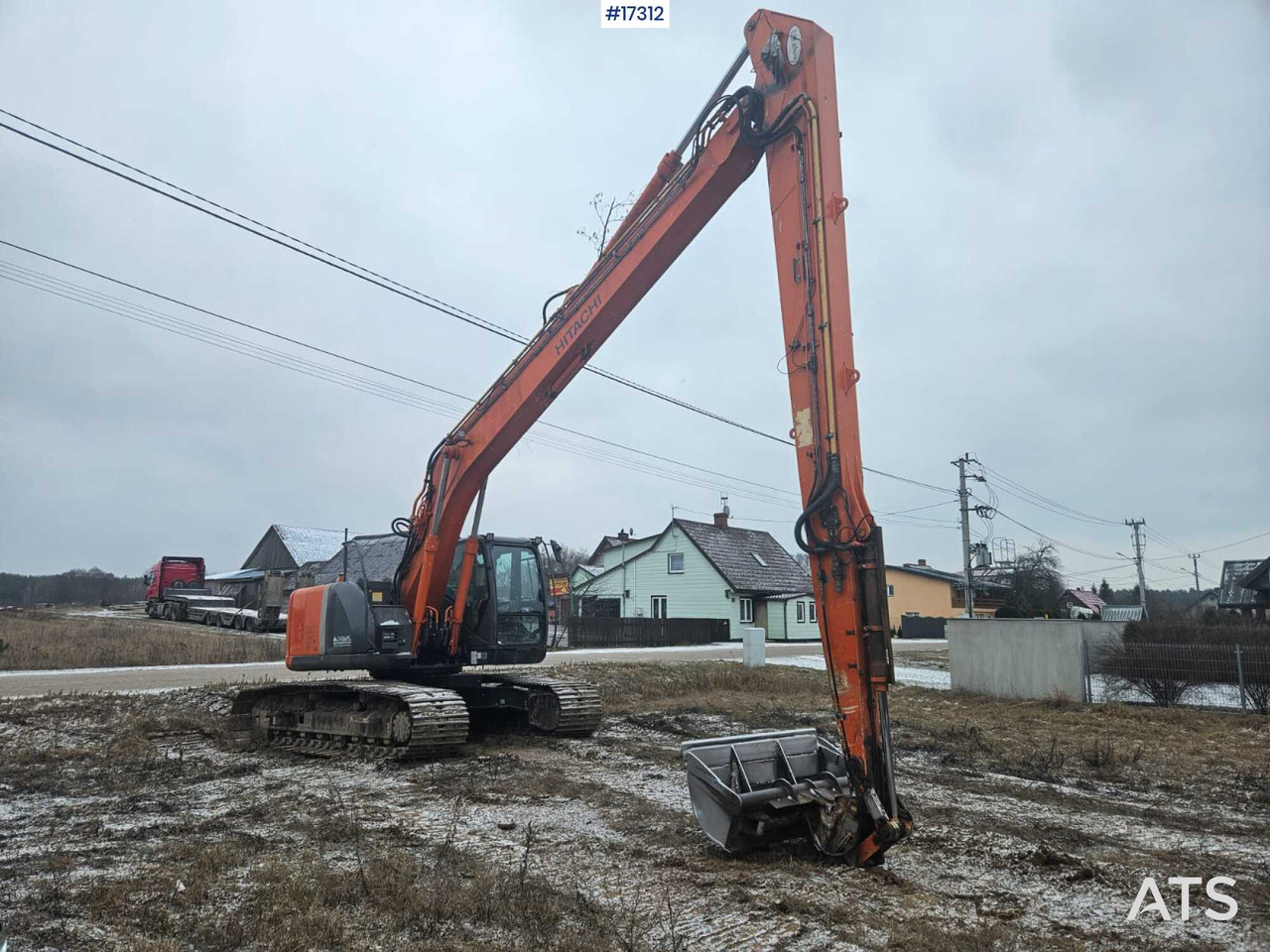 HITACHI ZX225 USRLC Crawler Excavator LONG 16m (2012) - Lánctalpas kotró: 4 kép. HITACHI ZX225 USRLC Crawler Excavator LONG 16m (2012) - Lánctalpas kotró: 4 kép.