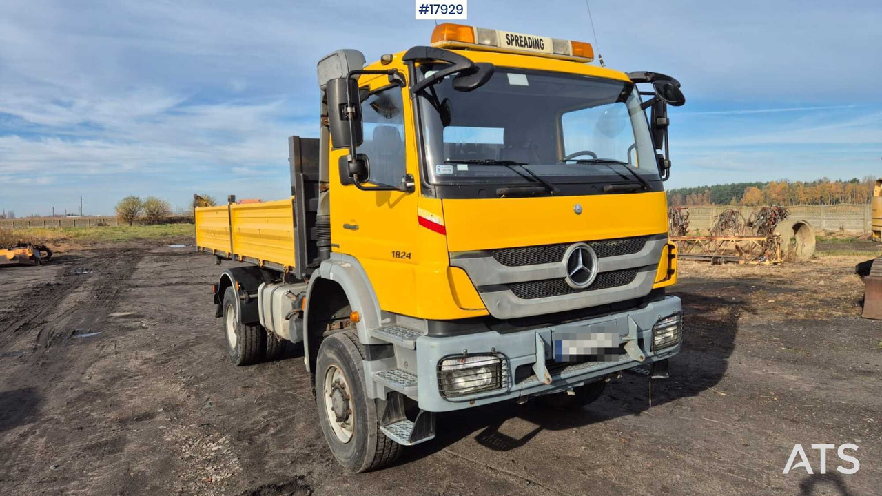 Mercedes-Benz 1824 4x4 dump truck (2005) - Billenőplatós teherautó: 3 kép. Mercedes-Benz 1824 4x4 dump truck (2005) - Billenőplatós teherautó: 3 kép.