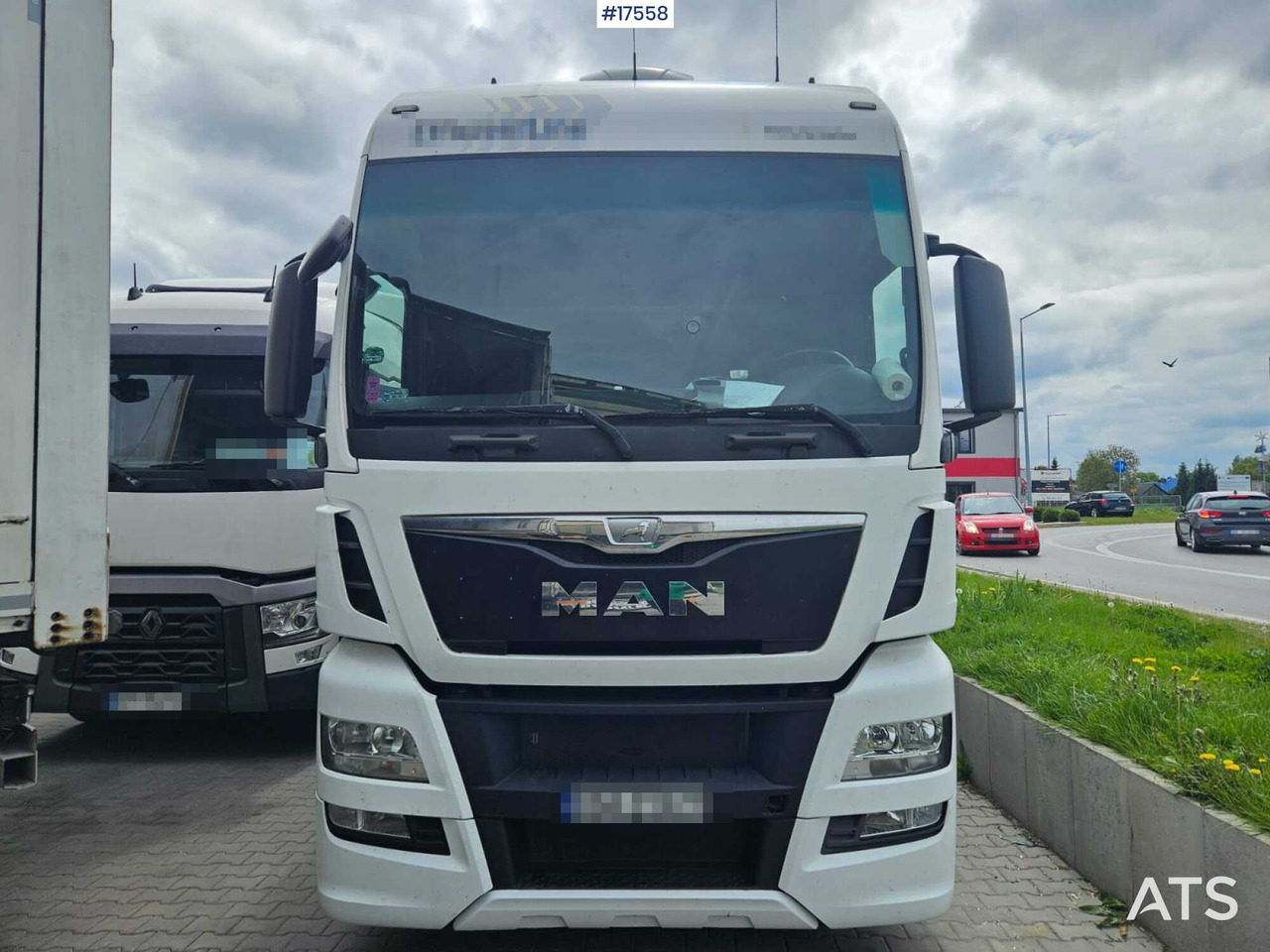 2015 MAN TGX 18.440 - Nyergesvontató: 2 kép. 2015 MAN TGX 18.440 - Nyergesvontató: 2 kép.