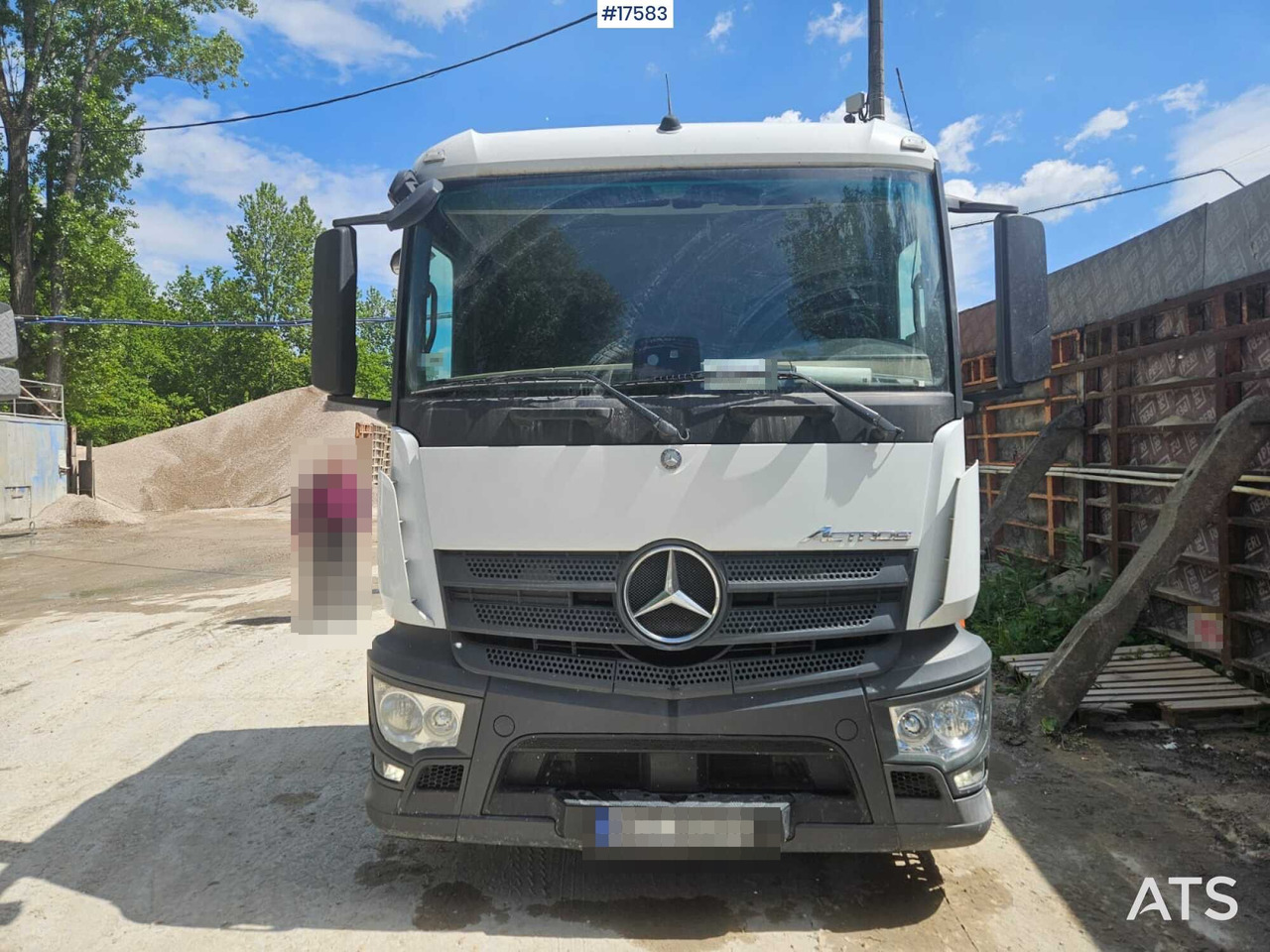 2017 Mercedes-Benz Actros - Nyergesvontató: 2 kép. 2017 Mercedes-Benz Actros - Nyergesvontató: 2 kép.
