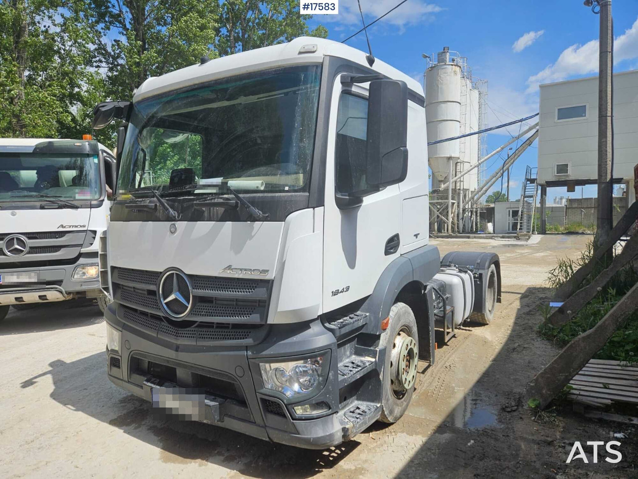 2017 Mercedes-Benz Actros - Nyergesvontató: 1 kép. 2017 Mercedes-Benz Actros - Nyergesvontató: 1 kép.