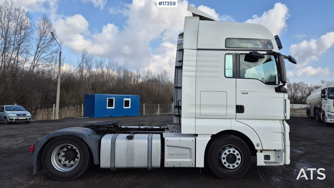 Truck tractor MAN TGX 18.440 EfficientLine 2 (2016) - Nyergesvontató: 5 kép. Truck tractor MAN TGX 18.440 EfficientLine 2 (2016) - Nyergesvontató: 5 kép.