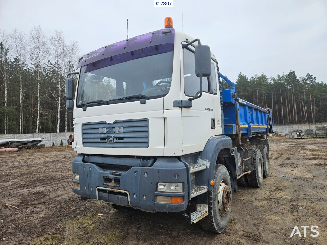 Three-axle tipper MAN TGA 26.410 FDK 6X4 (2004) - Billenőplatós teherautó: 1 kép. Three-axle tipper MAN TGA 26.410 FDK 6X4 (2004) - Billenőplatós teherautó: 1 kép.